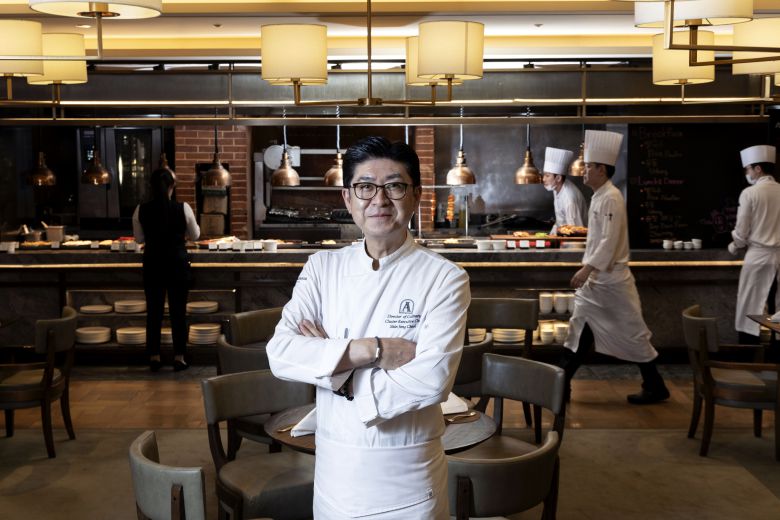 더 킹스의 신종철 총주방장. '뷔페의 신'이라는 별명으로 유명한 스타 셰프다. 그는 "가짓수를 줄이되 음식의 완성도를 높이는 게 더 킹스의 전략"이라고 말했다. 장진영 기자