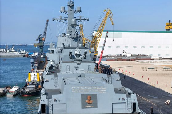 북한 노동당 기관지 노동신문은 지난달 30일 미사일총국과 국방과학원, 탐지전자전총국이 구축함 '최현'호에 탑재된 무장 체계들의 성능 및 전투 적용성 시험을 지난달 28~29일에 진행했다고 보도했다. 이후 최현함에 탑재된 함대공 유도탄 탑재 발수, 추적레이더, 기관포, 구동축 등이 러시아 '판치르'와 거의 똑같다는 지적이 나왔다. 노동신문=뉴스1