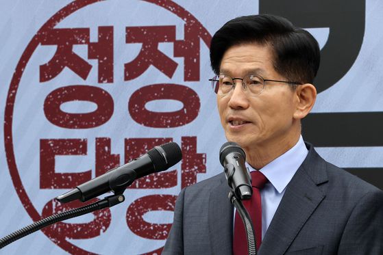 김문수 국민의힘 대선 후보가 30일 서울 여의도 국민의힘 중앙당사에서 대국민 호소문을 발표하고 있다. 임현동 기자