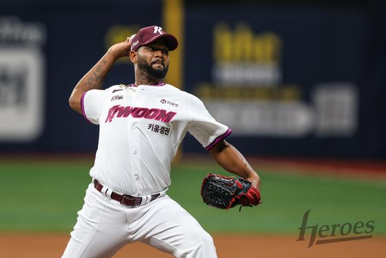 역투하는 키움 새 외국인 선발투수 라울 알칸타라. 사진 키움 히어로즈