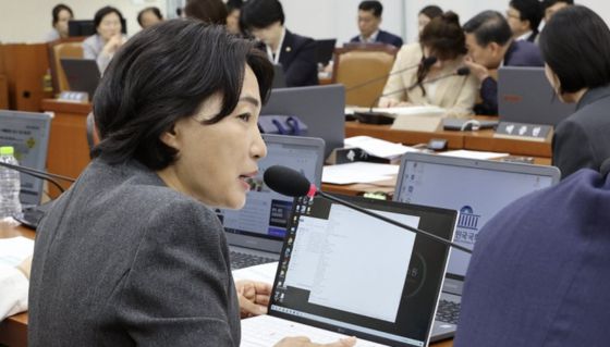 질의하는 서미화 의원. 연합뉴스