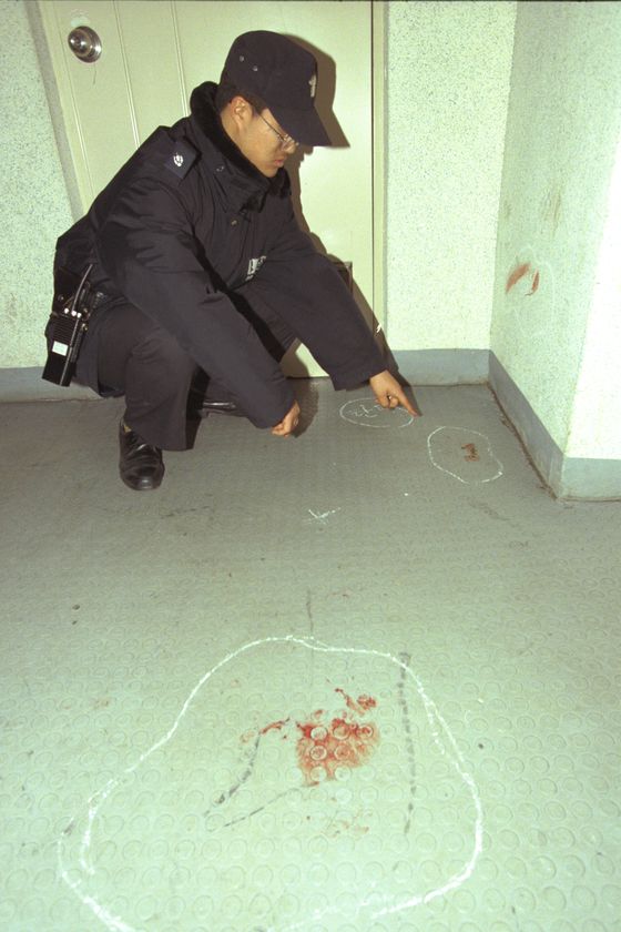 1997년 2월 북한 ‘로열패밀리’ 출신 이한영씨가 북한 공작원에게 피격 당한 현장. [중앙포토, BBC]