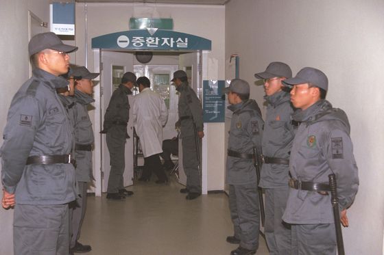 이한영씨가 피격 직후 후송 된 병원 모습. [중앙포토, BBC]