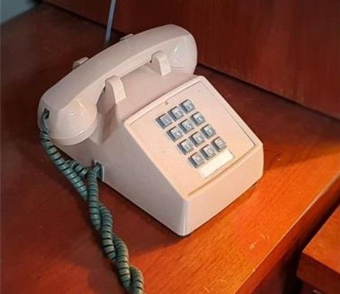 유엔사와 북한군 직통 전화 '핑크폰'. 연합뉴스