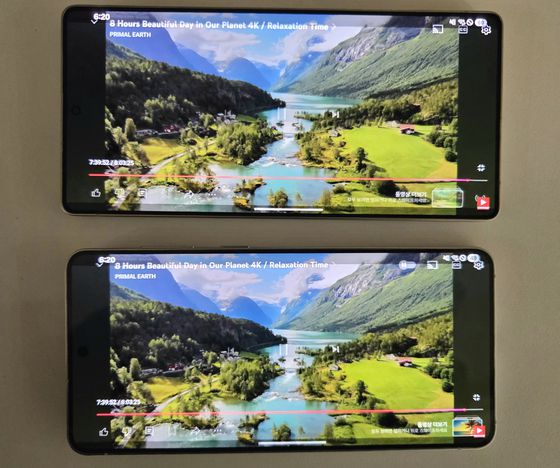 갤럭시 S25 엣지(배터리 용량 3900mAh)와 갤럭시 S25 울트라(5000mAh) 모델의 배터리 성능 테스트 모습. 화면 크기는 울트라(6.9인치)가 엣지(6.7인치)보다 약간 더 크다. 동일한 조건의 8시간 테스트에서 배터리 잔량은 울트라 58%, 엣지 47%였다. 이가람 기자