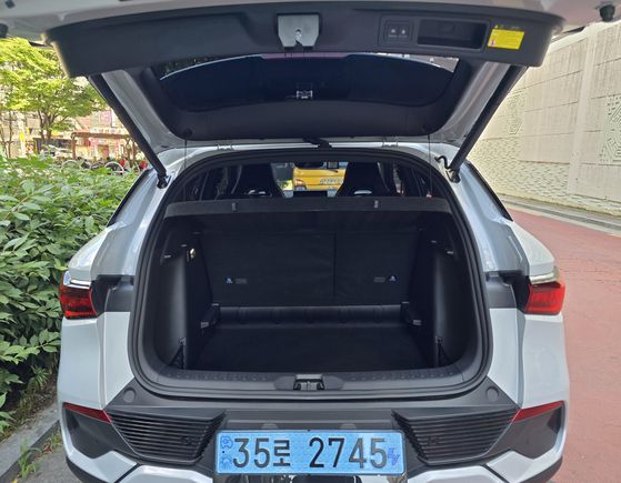 아토3의 트렁크 모습. 기본 용량은 440L지만 뒷좌석을 접으면 최대 1340L까지 적재공간을 확보할 수 있다. 오삼권 기자