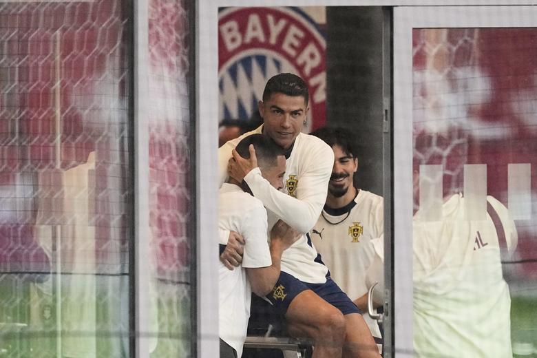 포르투갈축구대표팀 호날두(가운데). [AP=연합뉴스]