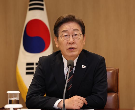 지난 1월 서울 용산구 한남동 대통령 관저 입구에서 경호처 직원들이 움직이고 있다. 김종호 기자.