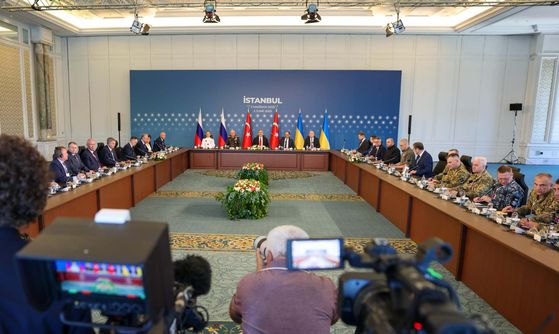 우크라이나와 러시아 간의 2차 평화 협상이 지난 2일(현지시간) 튀르키예 이스탄불에서 개최됐다. 신화=연합뉴스