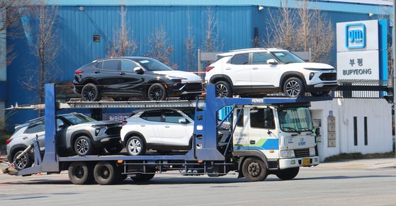 지난 4월 1일 인천 부평구 한국GM 부평공장에서 미국으로 수출되는 차량이 출고되고 있다. 연합뉴스