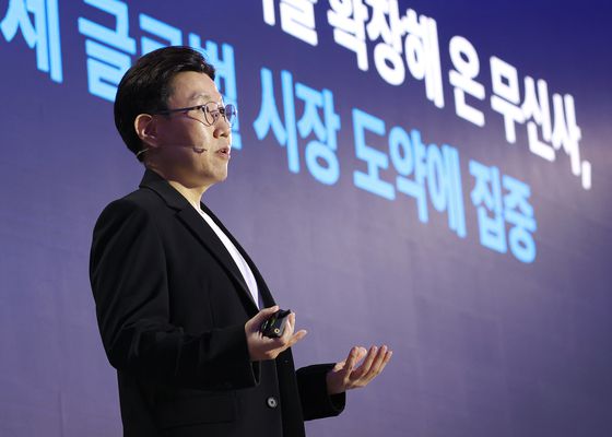 10일 서울 중구 동대문디자인플라자에서 열린 무신사 글로벌 파트너스데이 기자간담회에서 박준모 대표가 글로벌 시장 진출 전략을 발표하고 있다. 연합뉴스