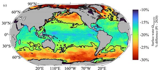 산업화 이전 대비 해양 산성화 정도를 지도로 표현했다. 붉은색이 진한 해역일수록 산성화가 빠르게 진행됐다는 뜻이다. Global Change Biology 제공