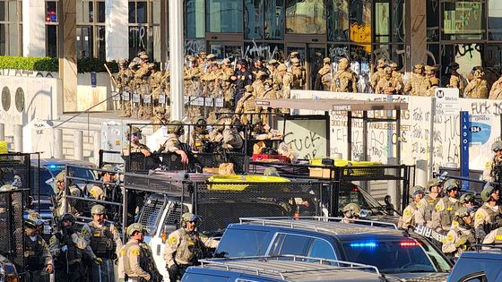 미 북부사령부는 9일 진압을 위해 해병대원 약 700명을 파견했다. 도널드 트럼프 미 대통령은 주방위군 증원을 추가 발표하며 대응 강도를 높여가고 있다. 강태화 특파원