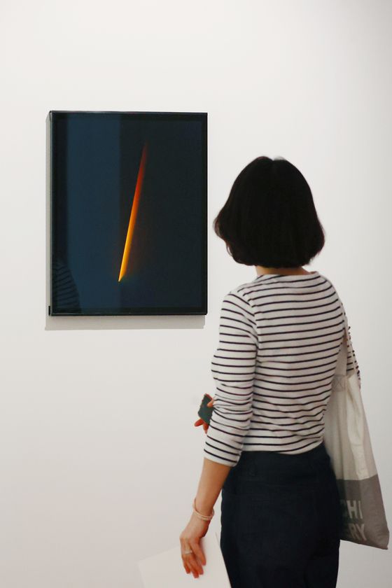 빛 설치 외에 홀로그램ㆍ판화ㆍ사진이 출품된 제임스 터렐 개인전 '귀환'. 연합뉴스