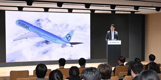조원태 한진그룹 회장이 지난 3월11일 서울 강서구 대한항공 본사에서 신규 CI 공개 기자간담회를 열었다. 중앙포토