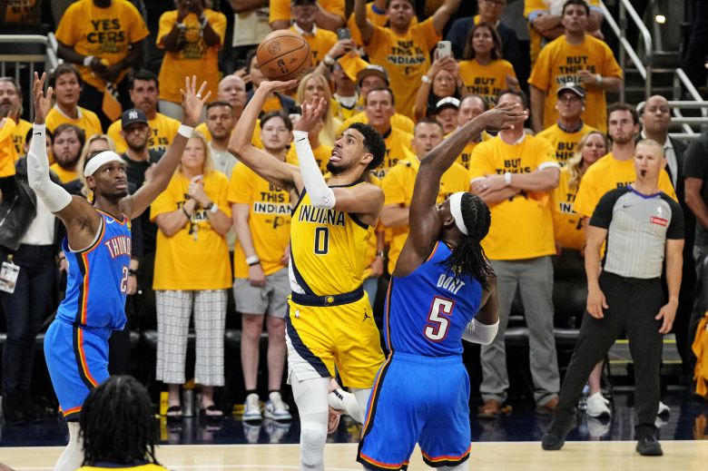 NBA 파이널 3차전 승리를 이끈 인디애나의 할리버튼(가운데). [로이터=연합뉴스]