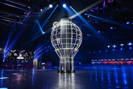 13~14일 고양시에서 열린 'BTS 페스타'엔 대형 응원봉 조형물이 설치됐다. 사진 빅히트 뮤직