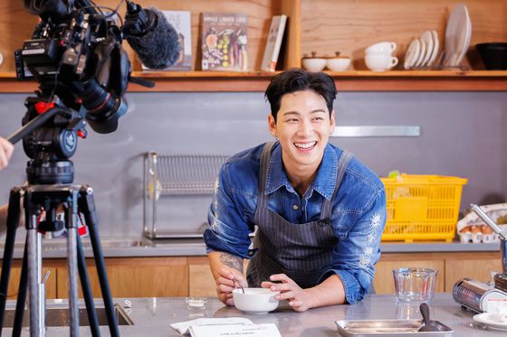 백호는 무대 위에서 예뻐보이기 위해 자신만의 방법으로 식습관을 관리한다.  사진 나승보