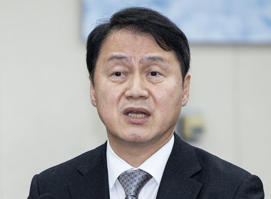 김주현 전 대통령비서실 민정수석이 지난 2월 25일 오후 서울 여의도 국회에서 열린 윤석열 정부의 비상계엄 선포를 통한 내란 혐의 진상규명 국정조사 제5차 청문회에서 의원 질의에 답변하고 있다. 뉴스1