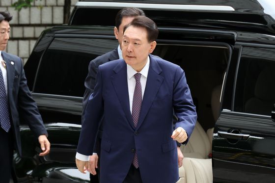 노상원 전 정보사령관과 김용현 전 국방부 장관. 중앙포토