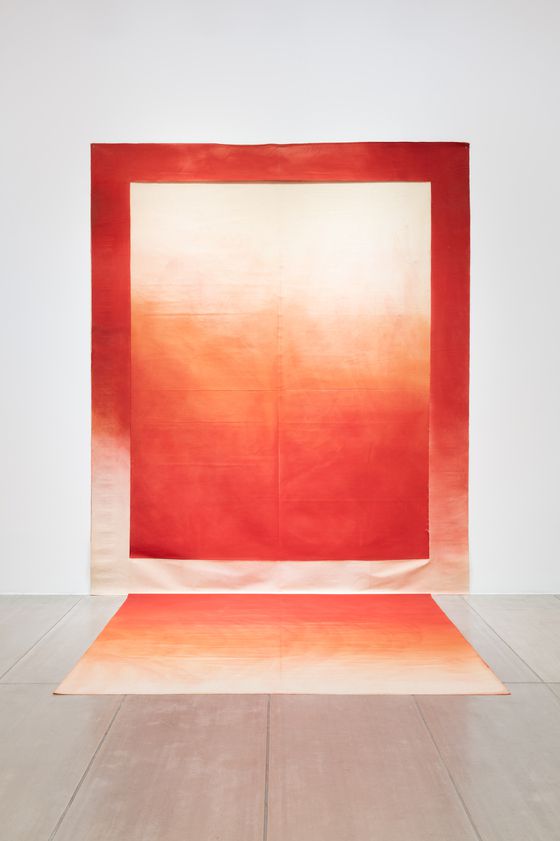 루이 칸의 '바닥/벽', 1973, 코튼에 오일, 288x242x214cm. [사진 인당뮤지엄]