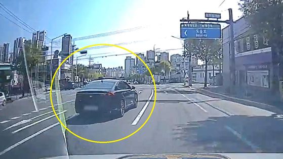 지난 4월 26일 오전 대전 서구 도마동의 한 도로에서 음주상태로 차량을 몰던 운전자가 경찰의 정지 요청을 무시하고 도주하고 있다. [사진 대전경찰청]