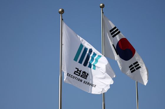 더불어민주당 의원들이 검찰청을 폐지하고 공소청·중대범죄수사청·국가수사위원회를 설치하는 것을 주요 내용으로 하는 '검찰개혁 법안'을 발의한지 하루가 지난 지난 12일 서초구 대검찰청의 모습. 연합뉴스