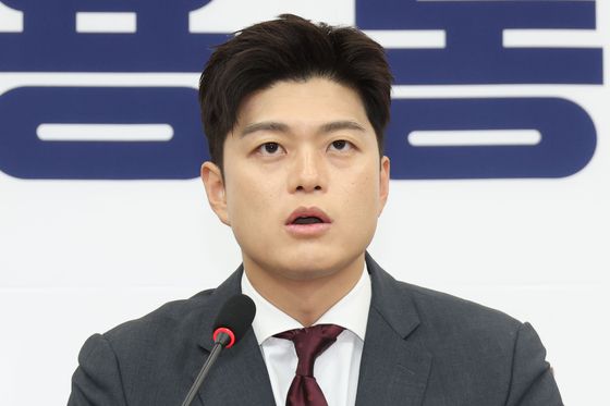 김용태 국민의힘 비상대책위원장이 19일 오전 서울 여의도 국회에서 열린 비리백화점 이재명 정부 인사청문회 대책회의에서 발언하고 있다. 뉴스1