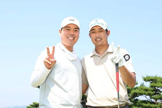 신상훈(왼쪽)과 박은신. 사진 KPGA