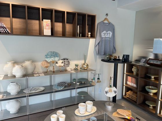 노스텔지어 자체 공예예술품 브랜드 '카트카트' 쇼룸. 김세린