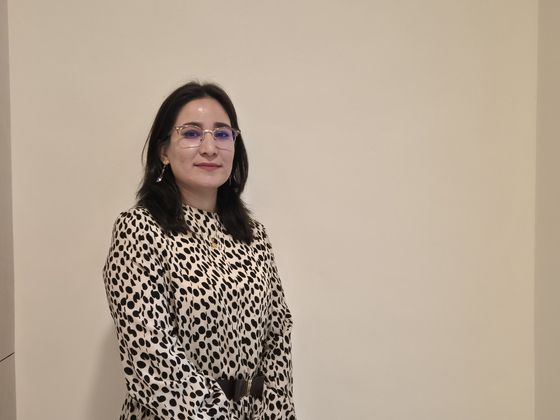 지난 18일 서울 중구 공익법센터 어필 사무실에서 만난 아프가니스탄 출신 난민 카디제가 미소를 짓고 있다. 전율 기자