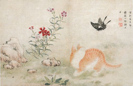 패랭이꽃 핀 초여름 정원에서 고양이가 제비나비를 놀리고 있다. 단원 김홍도의 '황묘농접'(18세기). 털 한 올 한 올의 묘사 뿐 아니라 생물들과의 관계에서 벌어지는 긴장감 등 구도의 천재였다. 사진 간송미술문화재단