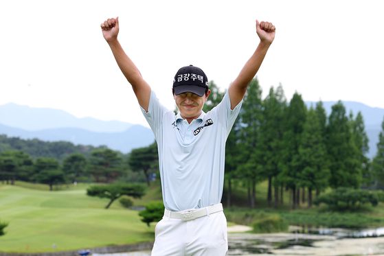 옥태훈이 22일 끝난 제68회 KPGA 선수권대회에서 우승했다. 사진 KPGA