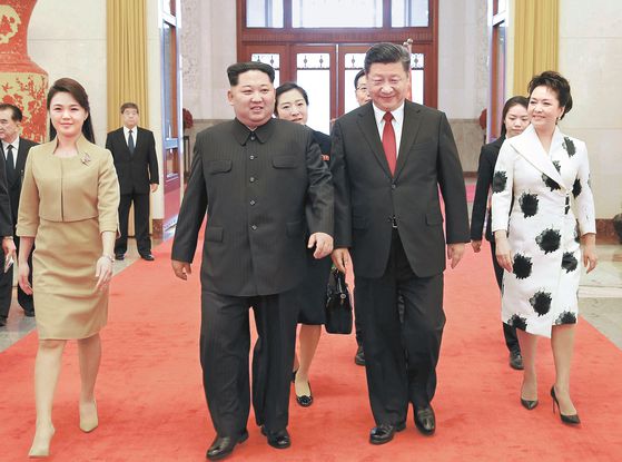 김정은 북한 국무위원장은 2018년 3월 25일부터 나흘간 시진핑 국가주석의 초청으로 중국을 비공식 방문했다. 본 북중 정상회담은 북한과 중국 간의 관계를 강화하고, 양국의 협력과 의사소통을 심화하는 중요한 만남이었다. 연합뉴스