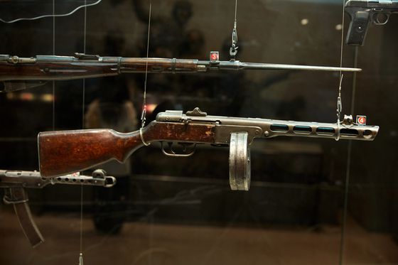 1941년 개발된 소련의 PPSH-41 '슈파긴' 기관단총은 1분당 최대 900발까지 가능한 최신식 무기였다.