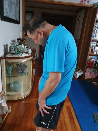 2년 전 근육 긴장 이상증이 가장 심했을 때 이봉주의 모습. 사진은 당시 수원 자택에서 아내가 촬영했다. 사진 이봉주