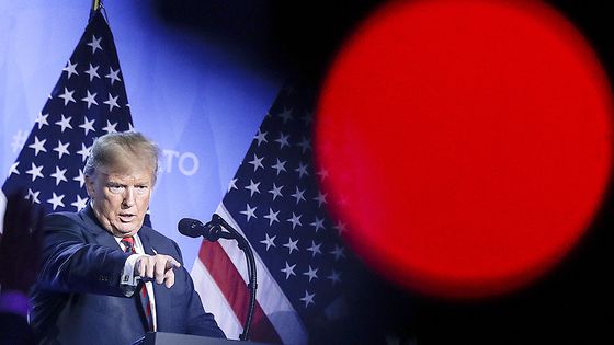 2018년 7월 12일 도널드 트럼프 미국 대통령이 브뤼셀의 나토 본부에서 기자 회견을 진행하고 있다.AP=연합뉴스