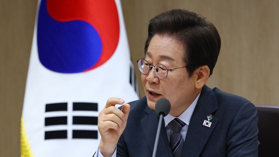 이재명 대통령이 24일 서울 용산 대통령실 청사에서 열린 국무회의를 주재하고 있다. 김현동 기자