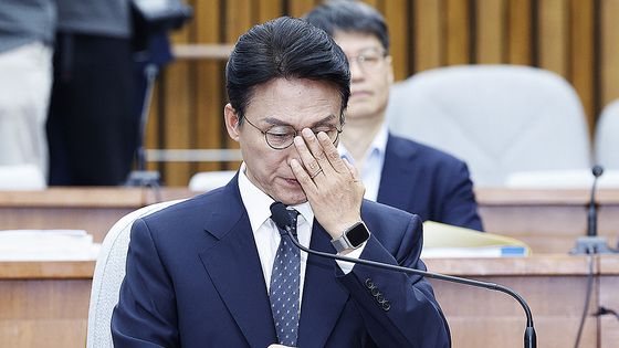 김민석 국무총리 후보자가 24일 오전 서울 여의도 국회에서 열린 인사청문회에 출석하기 위해 이동하고 있다. 뉴스1