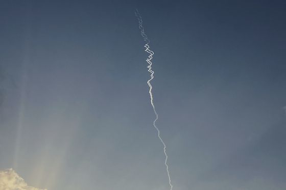 미군 공습을 받은 이란 핵시설 3곳의 위성사진. 포르도에선 환기구로 추정되는 2곳에 구멍이 3개씩, 나탄즈엔 1개가 남아 있고, 이스파한의 건물은 무너진 상태다. AP·EPA=연합뉴스