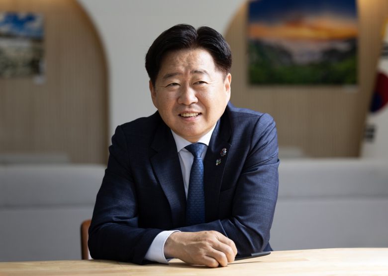 오영훈 제주특별자치도지사는 6월 10일 월간중앙과의 인터뷰에서 “민선 8기 남은 1년은 도민이 체감하는 가시적성과를 더 확대하는 데 집중하고자 한다”고 밝혔다. 김정훈 기자