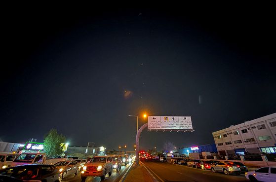 이란 핵시설을 타격하는 한밤의 해머 작전을 21일(현지시간) 수행한 미군 B-2 폭격기가 작전을 마치고 미주리주 화이트먼 공군기지에 착륙하고 있다. 로이터=연합뉴스