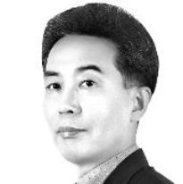 지난 4월 23일 오전 경기도 파주시 임진각에서 통일촌, 대성동 마을, 해마루촌 등 파주 민간인출입통제선 내 3개 마을 주민들이 납북자가족모임의 대북전단 살포 시도에 맞서 트랙터를 몰고 나와 반대시위를 벌이고 있다. 전익진 기자