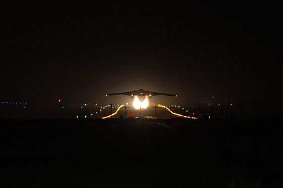 지난 20일(현지시간) B-2 폭격기가 이란 핵시설 공습을 위해 미주리 화이트맨 공군기지를 출발하고 있다. AFP=연합뉴스