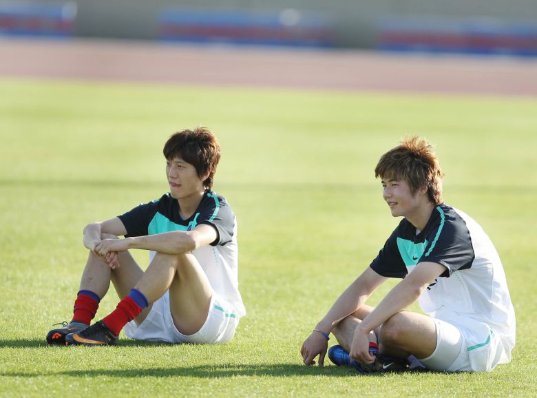 프로축구 FC서울 출신 기성용(오른쪽)과 이청용. [중앙포토]