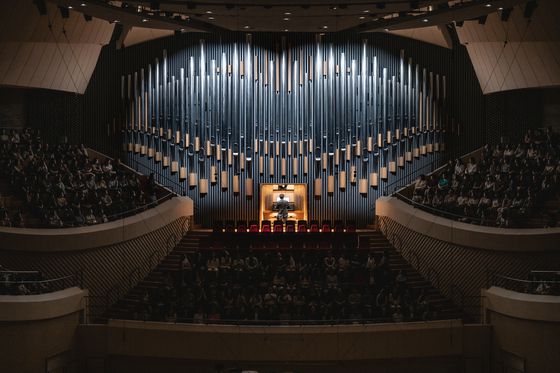 부산콘서트홀은 비수도권 최초로 파이프오르간을 갖췄다. 지난 22일 조재혁 오르가니스트의 연주 모습. [사진 부산콘서트홀]