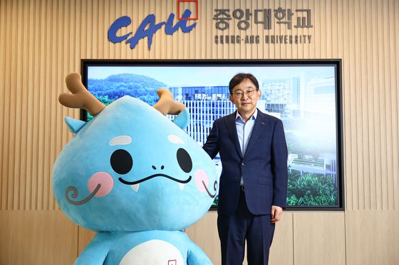 박상규 중앙대 총장이 서울 동작구 중앙대학교에서 중앙일보와 인터뷰 하고 있다. 김종호 기자.