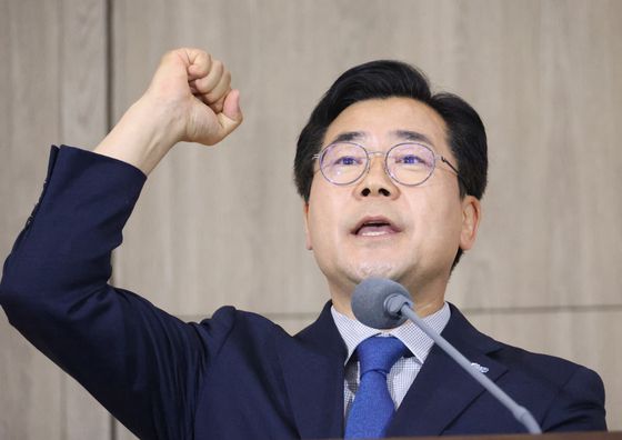 더불어민주당 당 대표 후보로 출마한 박찬대 의원이 29일 더민주혁신회의 전국대회에 참석해 정견발표를 하고 있다. 연합뉴스