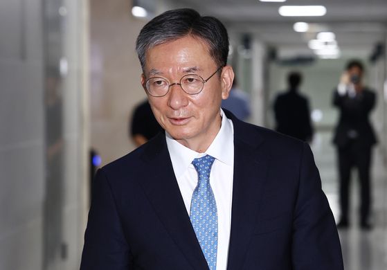 법무부 장관 후보자로 내정된 정성호 더불어민주당 의원이 30일 오전 서울 여의도 국회 의원회관 내 의원실로 출근하고 있다. 뉴스1