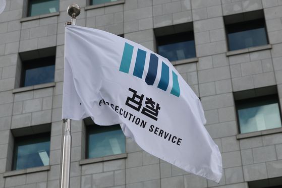 더불어민주당 당 대표 선거에 출마한 정청래, 박찬대 의원은 추석 전 검찰개혁을 끝내겠다는 점을 강조했다. 뉴스1